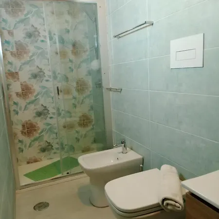 Appartamento-casa Vacanze La Teresina Centralissima Tra Stazione E Aeroporto Apartmán *